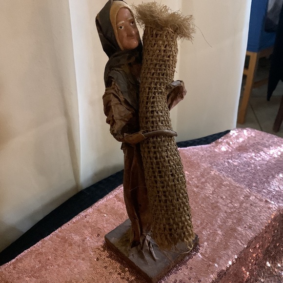 Vintage Older Village Woman Carrying Carpet Made In Paper Mache - EUC 10” X 4” - Picture 4 of 13